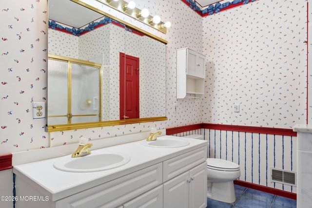 9 Robin Lane, Barnegat, NJ 08005