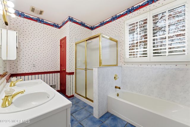 9 Robin Lane, Barnegat, NJ 08005