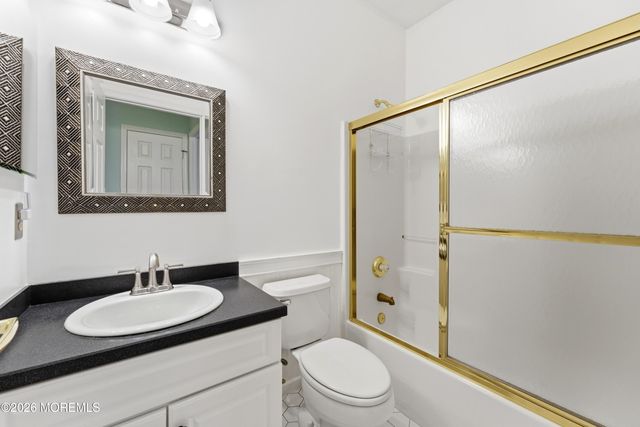 9 Robin Lane, Barnegat, NJ 08005