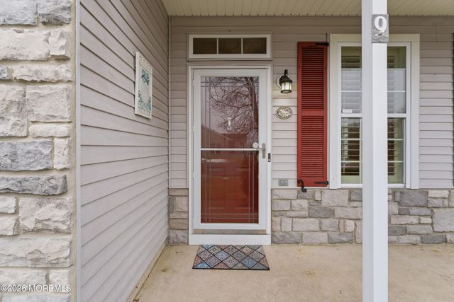 9 Robin Lane, Barnegat, NJ 08005