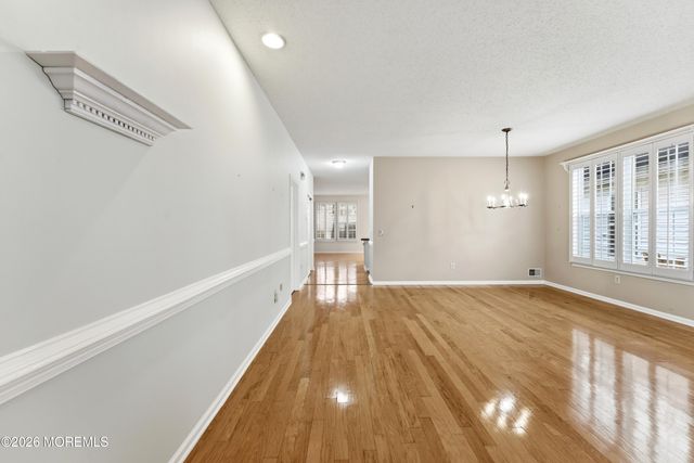 9 Robin Lane, Barnegat, NJ 08005