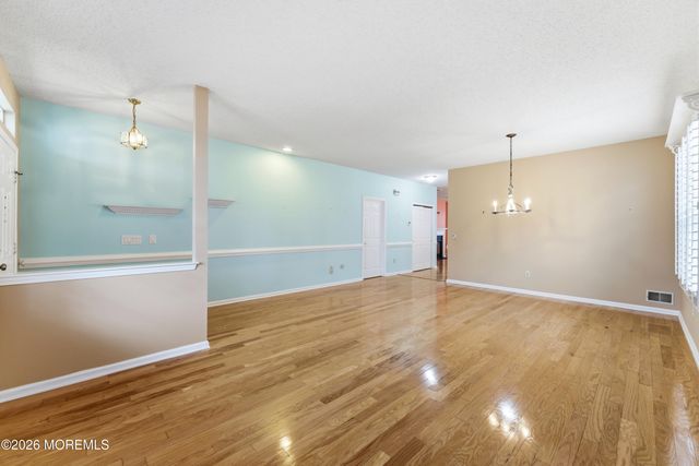 9 Robin Lane, Barnegat, NJ 08005