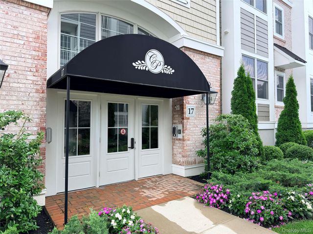 17205 Aspenwood Drive, Plainview, NY 11803