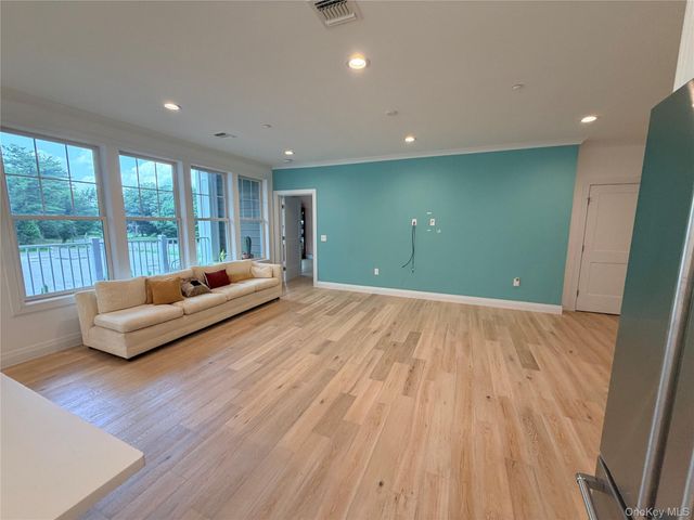 17205 Aspenwood Drive, Plainview, NY 11803