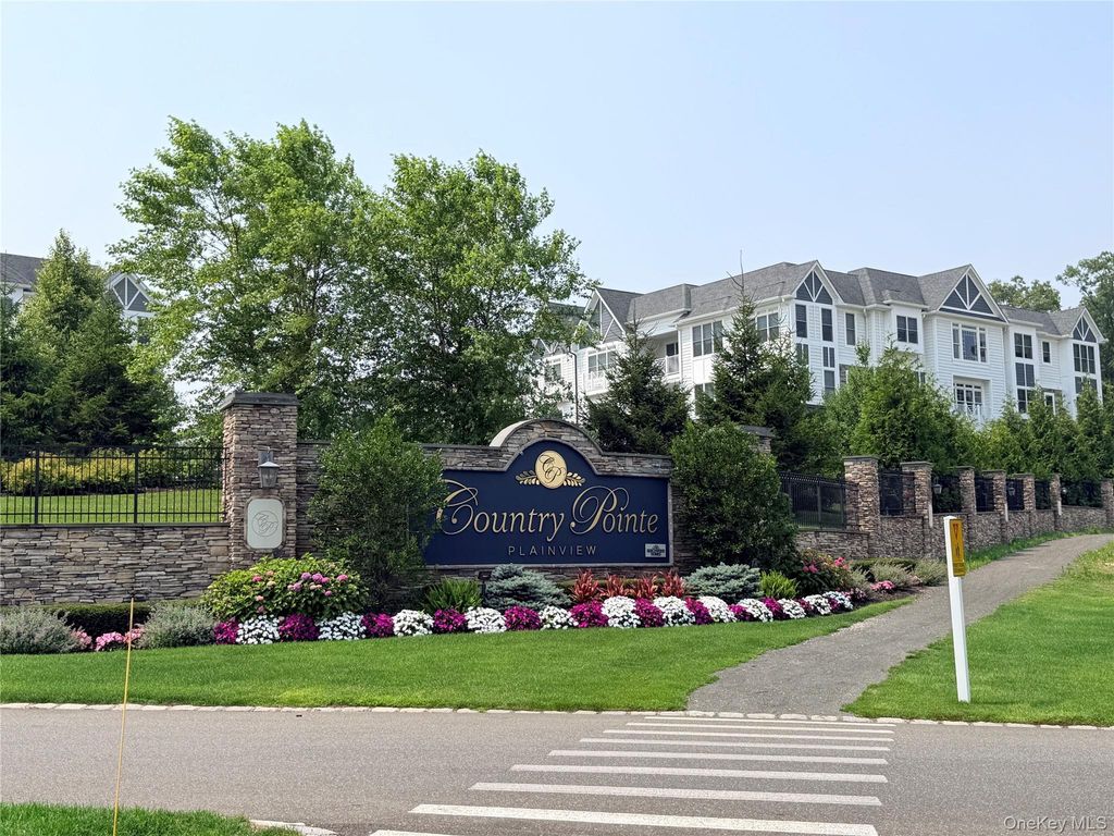 17205 Aspenwood Drive, Plainview, NY 11803
