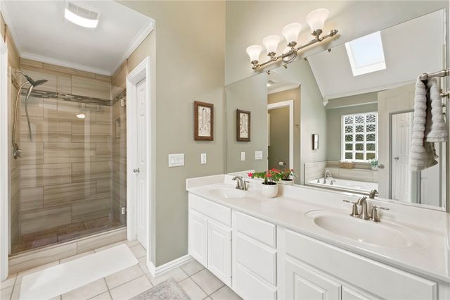 104 NW O Street, Bentonville, AR 72712