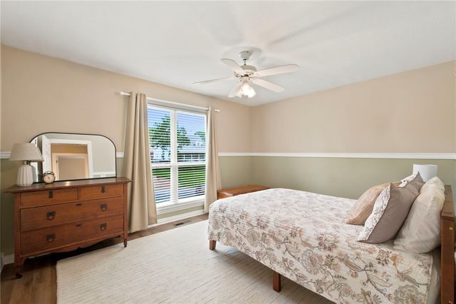 104 NW O Street, Bentonville, AR 72712