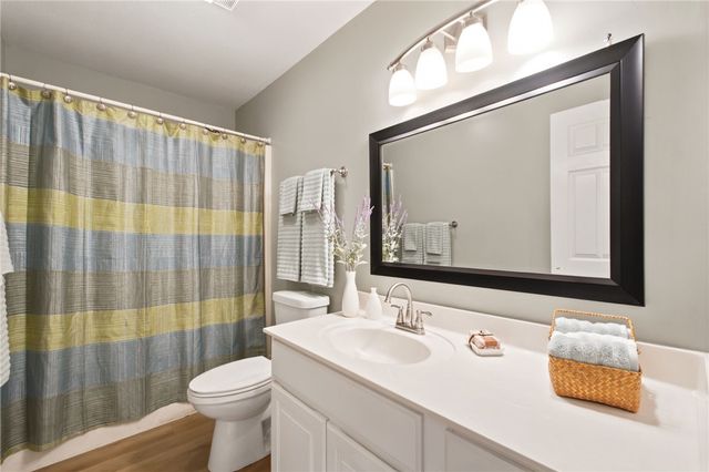 104 NW O Street, Bentonville, AR 72712