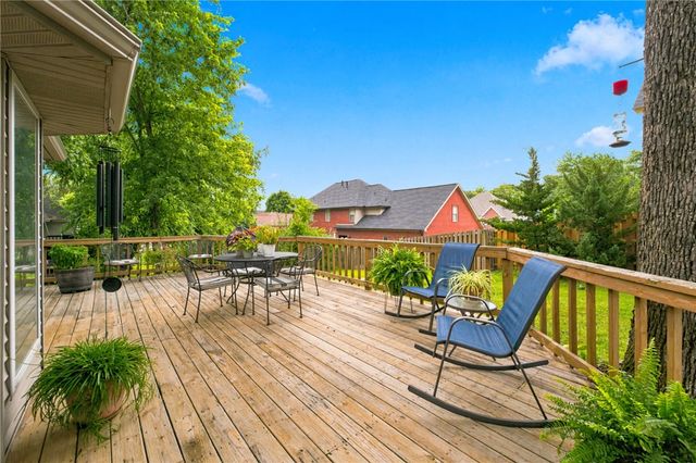 104 NW O Street, Bentonville, AR 72712