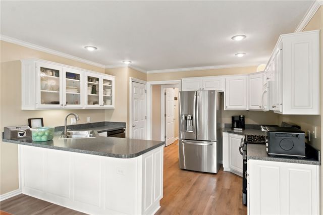 104 NW O Street, Bentonville, AR 72712
