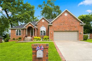 104 NW O Street, Bentonville, AR 72712