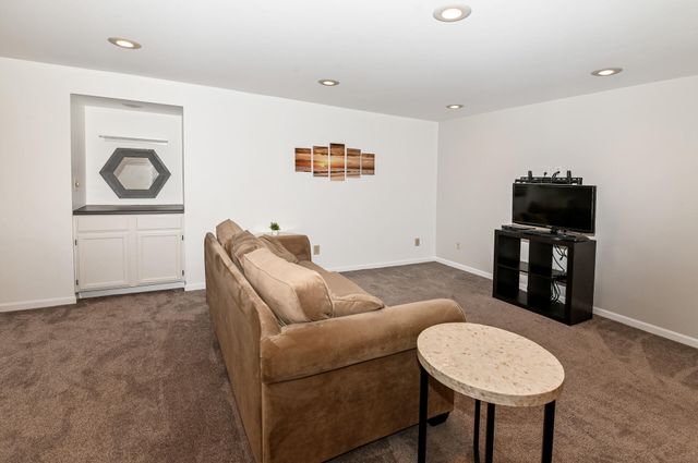 207 Ridgepointe Drive, Cold Spring, KY 41076