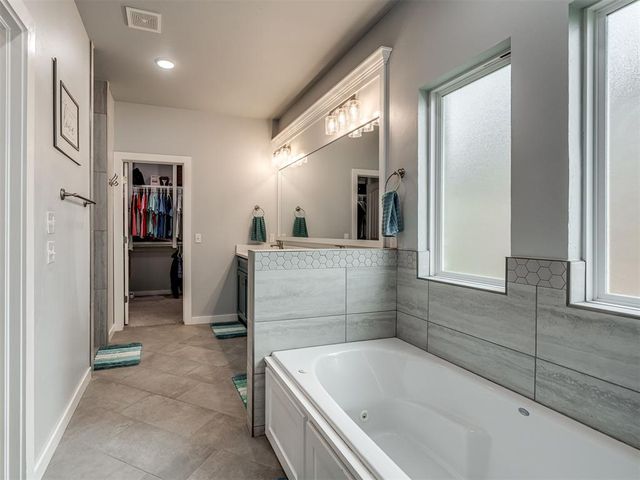 6263 Macarthur Park Circle, Edmond, OK 73012