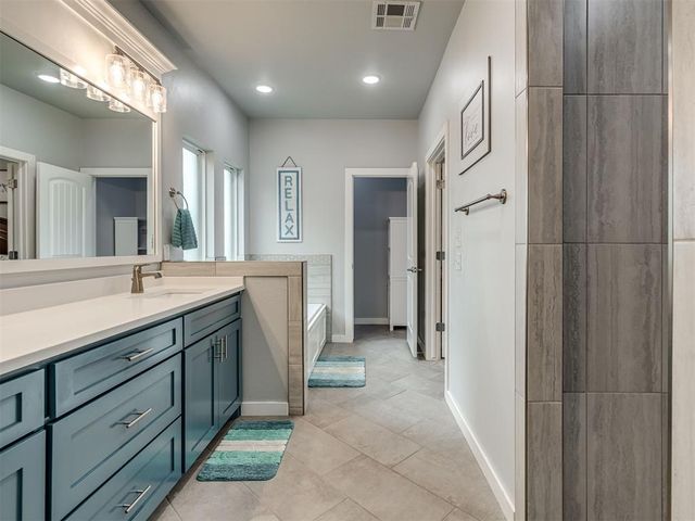 6263 Macarthur Park Circle, Edmond, OK 73012