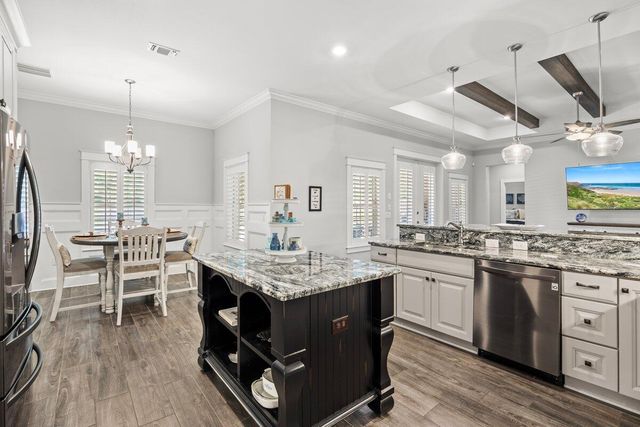 1469 E Shores Boulevard, Gulf Breeze, FL 32563