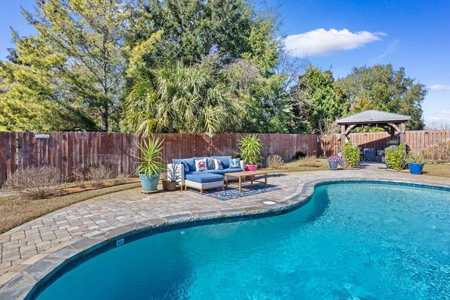 1469 E Shores Boulevard, Gulf Breeze, FL 32563