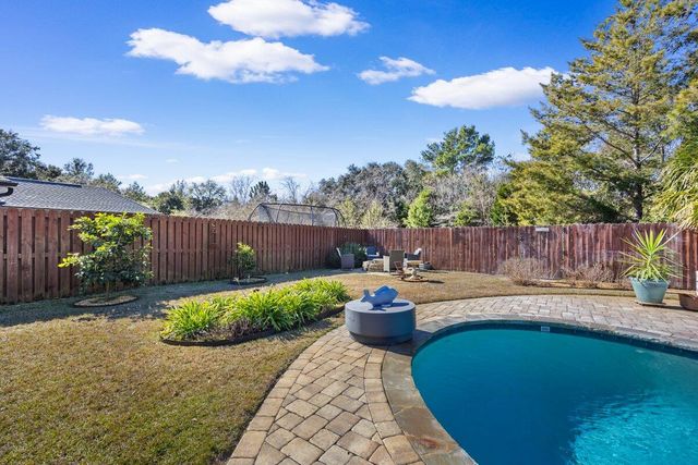 1469 E Shores Boulevard, Gulf Breeze, FL 32563