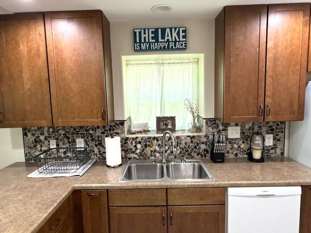 369 Crestview Drive, Ridgedale, MO 65739
