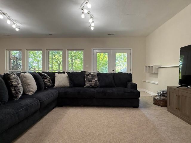 369 Crestview Drive, Ridgedale, MO 65739