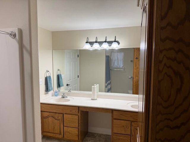 369 Crestview Drive, Ridgedale, MO 65739
