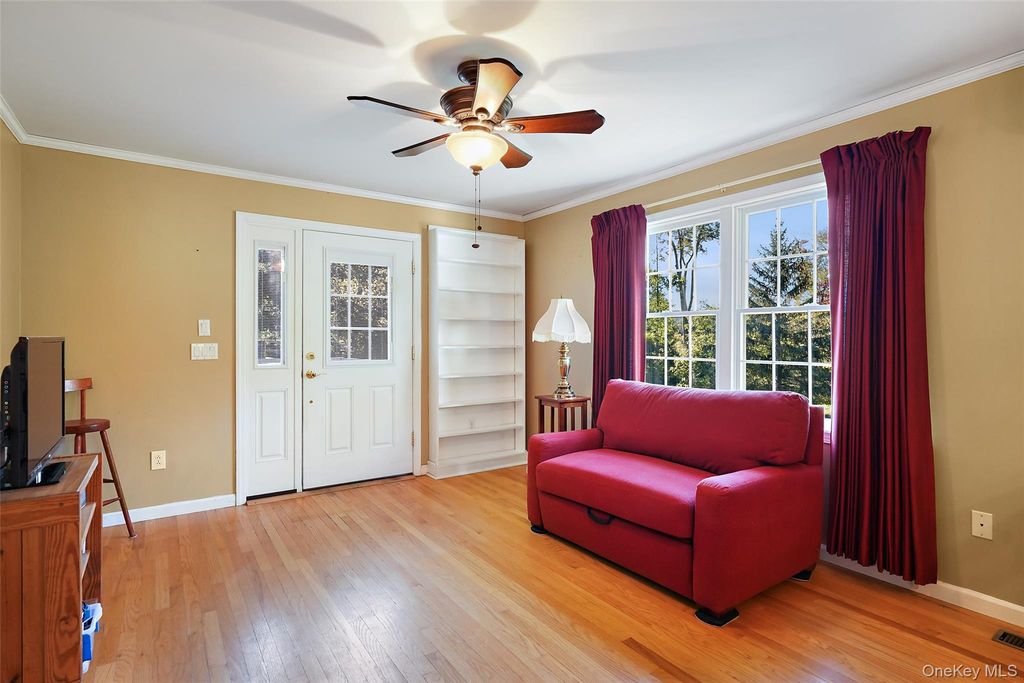72 N Knapp Court, Hopewell Junction, NY 12533 — photo 3