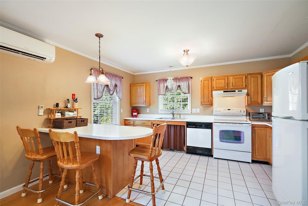 72 N Knapp Court, Hopewell Junction, NY 12533 — photo 4