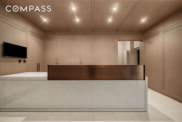 3 Hanover Sq Apt 8A, New York City, NY 10004