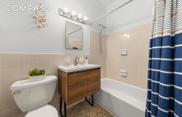 3 Hanover Sq Apt 8A, New York City, NY 10004