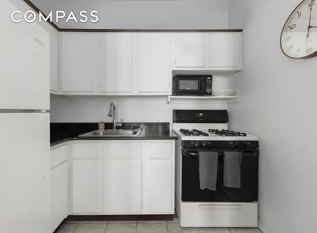 3 Hanover Sq Apt 8A, New York City, NY 10004