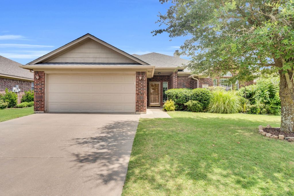 947 Winepress Road, Burleson, TX 76028