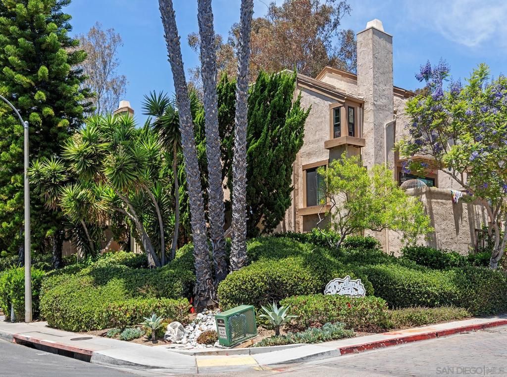 Image 1 of property listing at 3250 Via Marin 4, La Jolla, CA 92037