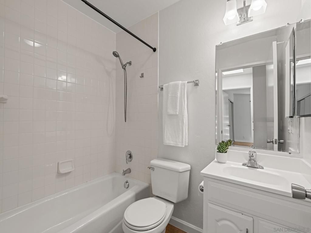 Image 14 of property listing at 3250 Via Marin 4, La Jolla, CA 92037