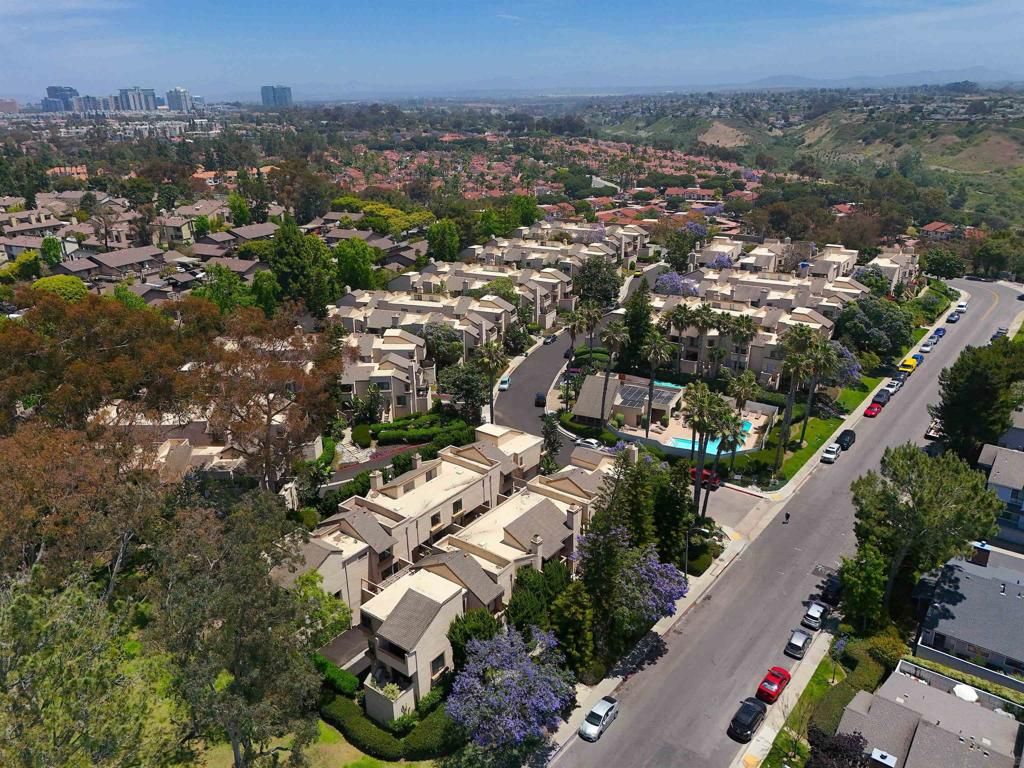 Image 27 of property listing at 3250 Via Marin 4, La Jolla, CA 92037