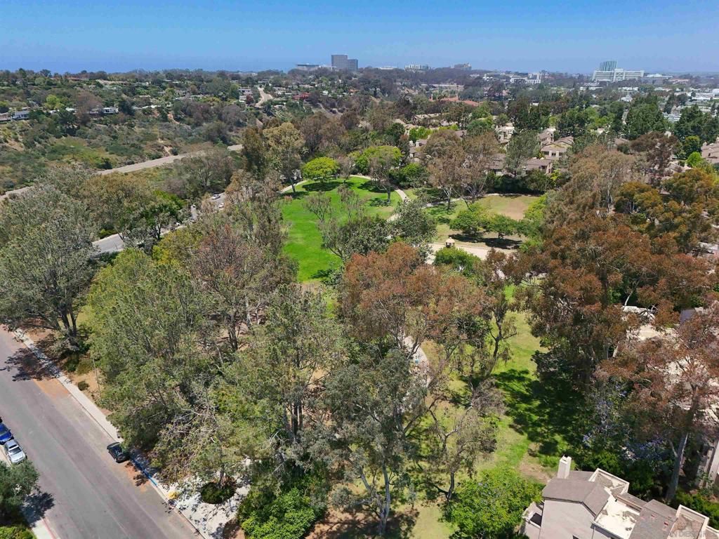 Image 29 of property listing at 3250 Via Marin 4, La Jolla, CA 92037