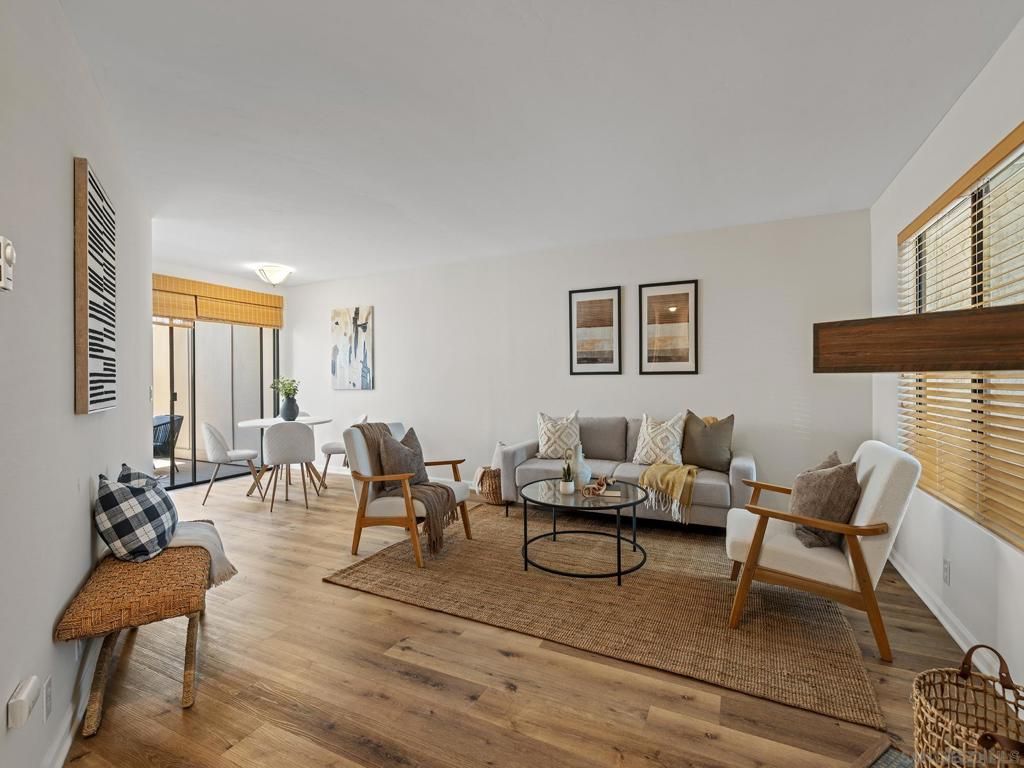 Image 3 of property listing at 3250 Via Marin 4, La Jolla, CA 92037