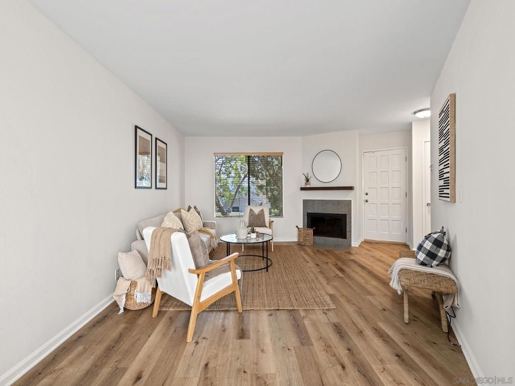 Image 5 of property listing at 3250 Via Marin 4, La Jolla, CA 92037