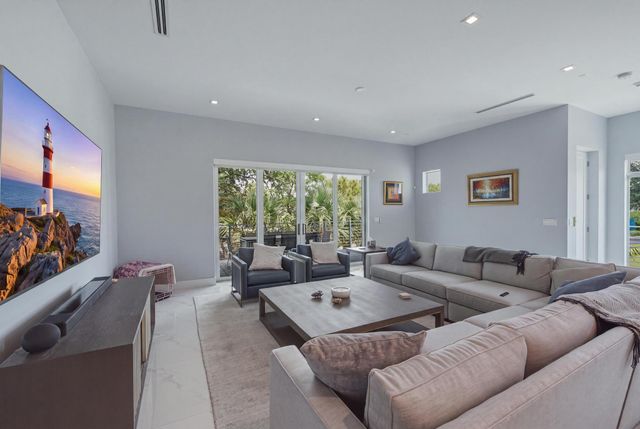 5 SE 11th Avenue, Fort Lauderdale, FL 33301