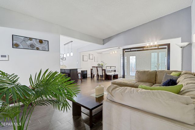 960 Warwick Road, El Paso, TX 79907