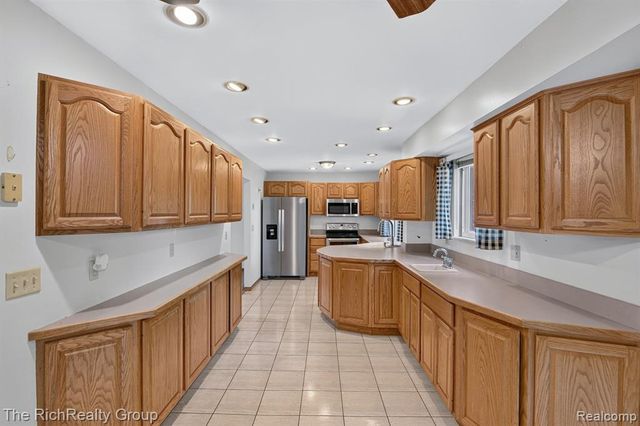 2313 Abbey Court, Canton, MI 48188