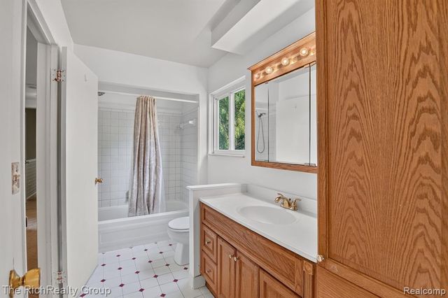 2313 Abbey Court, Canton, MI 48188