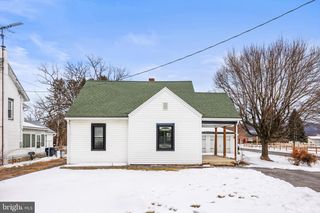 255 W MAIN STREET, Fayetteville, PA 17222