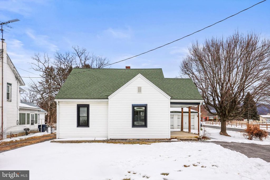 255 W MAIN STREET, Fayetteville, PA 17222