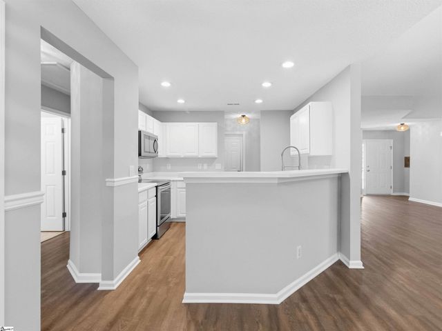 28 Brookhaven Way, Simpsonville, SC 29681
