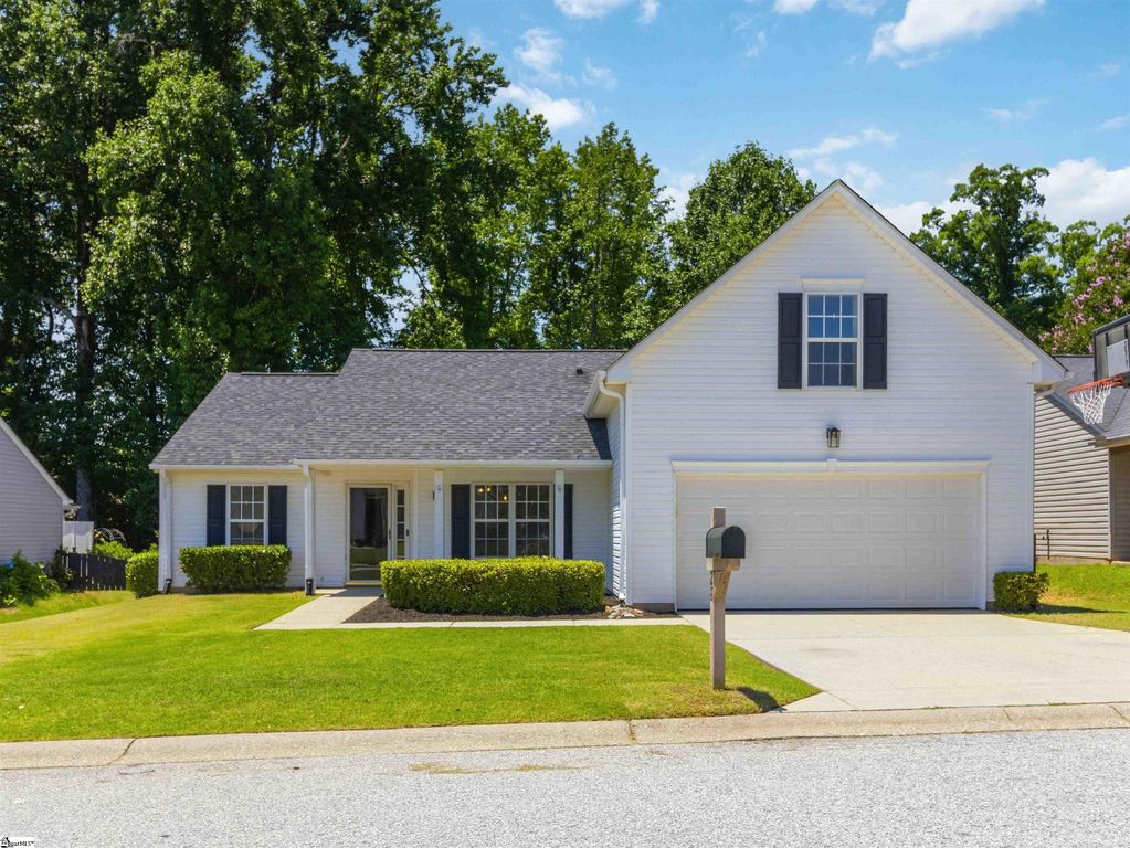 28 Brookhaven Way, Simpsonville, SC 29681