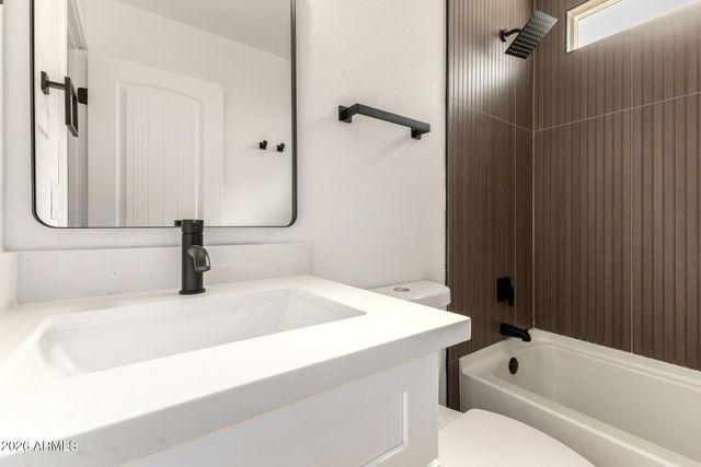 8761 W MEADOW Drive, Peoria, AZ 85382