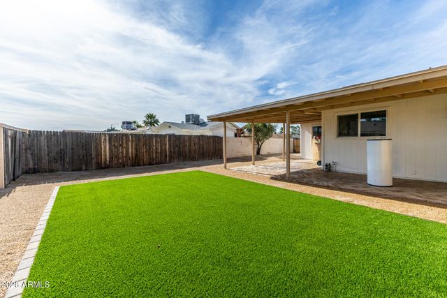 8761 W MEADOW Drive, Peoria, AZ 85382