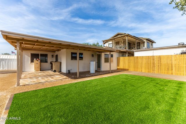 8761 W MEADOW Drive, Peoria, AZ 85382