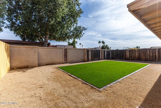 8761 W MEADOW Drive, Peoria, AZ 85382