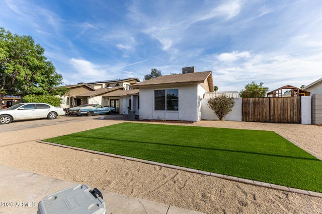 8761 W MEADOW Drive, Peoria, AZ 85382