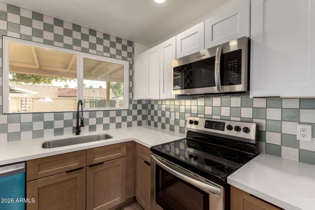 8761 W MEADOW Drive, Peoria, AZ 85382